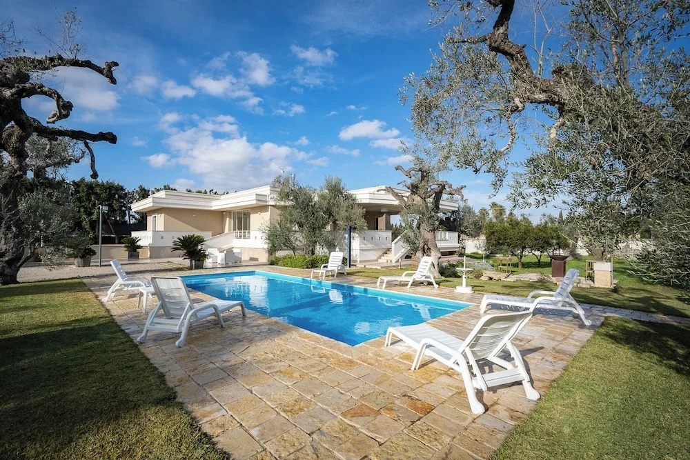 Villa Torricella Pool and Sunny Garden - Happy Rentals