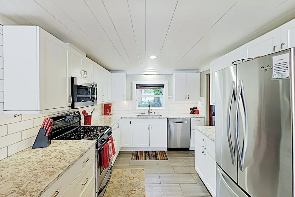 Hidden Gem: 1-acre Lakefront W/ Hot Tub, Dock 4 Bedroom Home