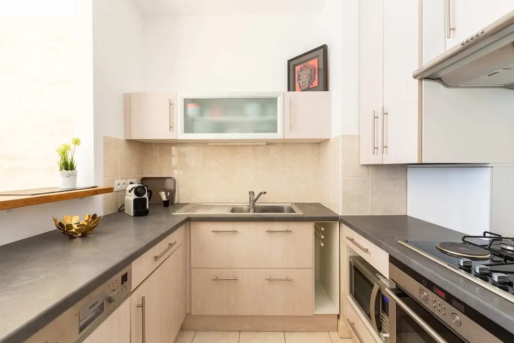 Bright and Colourful Apartment in the City Centre