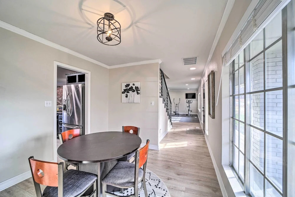 Immaculate Woodland View Retreat w/ Hot Tub