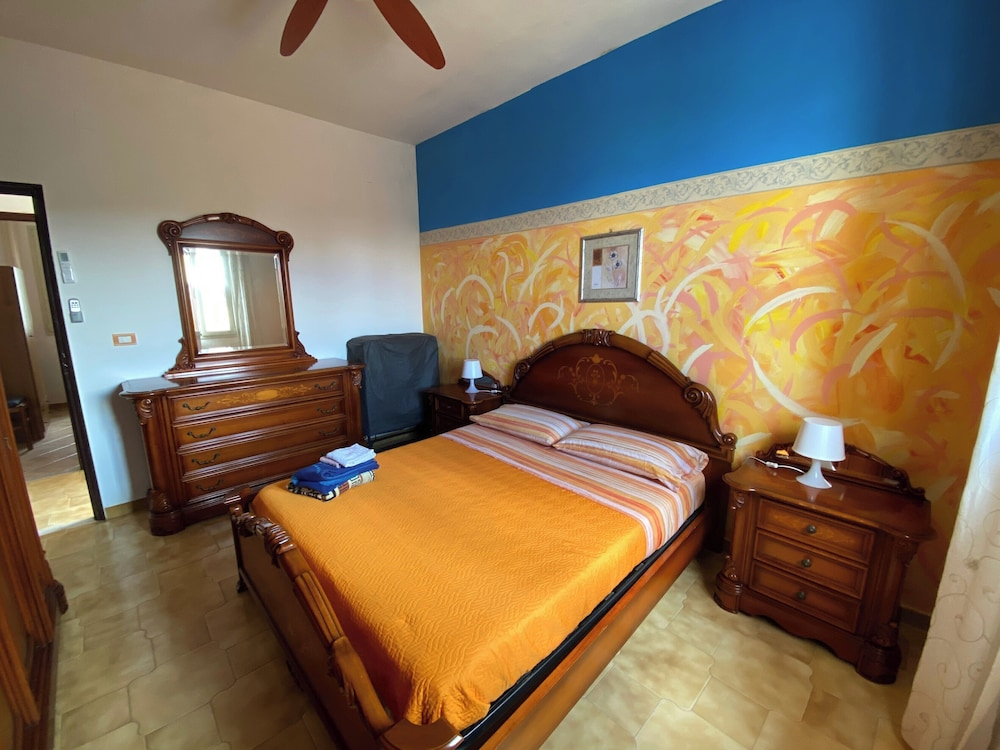Apartment - Sleeps 5, Free Parking & Pet Friendl