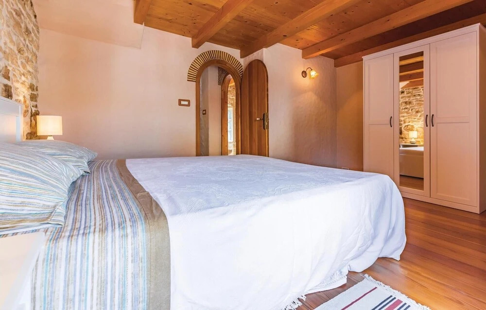 Beautiful Home in Marcana With Wifi and 2 Bedrooms