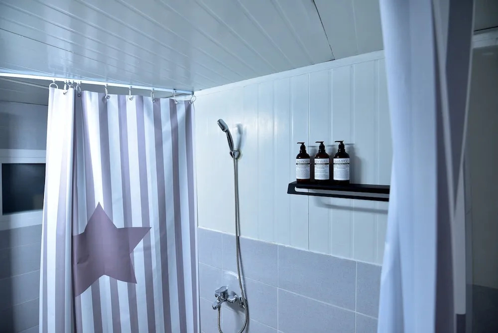 A Strange Day Guesthouse - Hostel