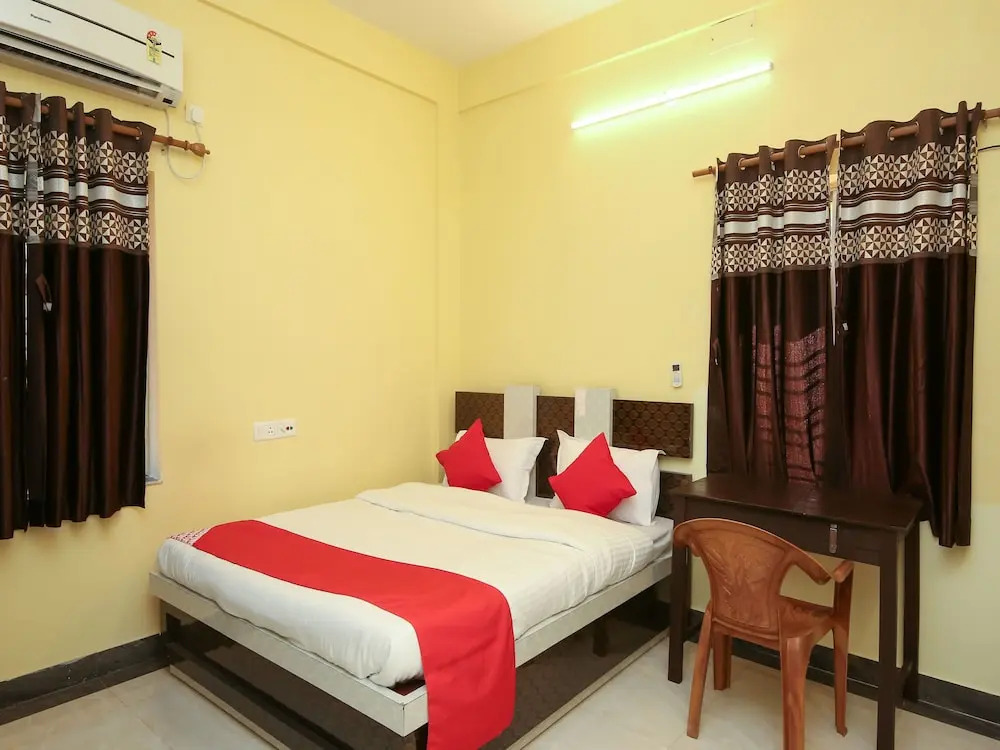 OYO 13554 Hotel Buttercouch