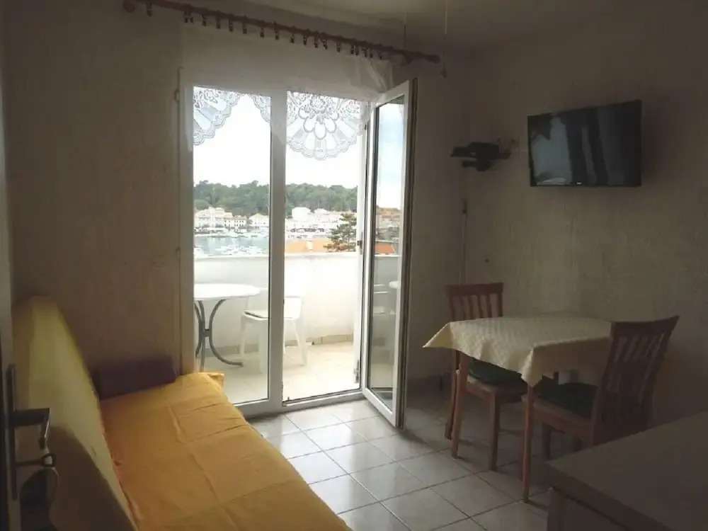 Josi - Free Parking - A3