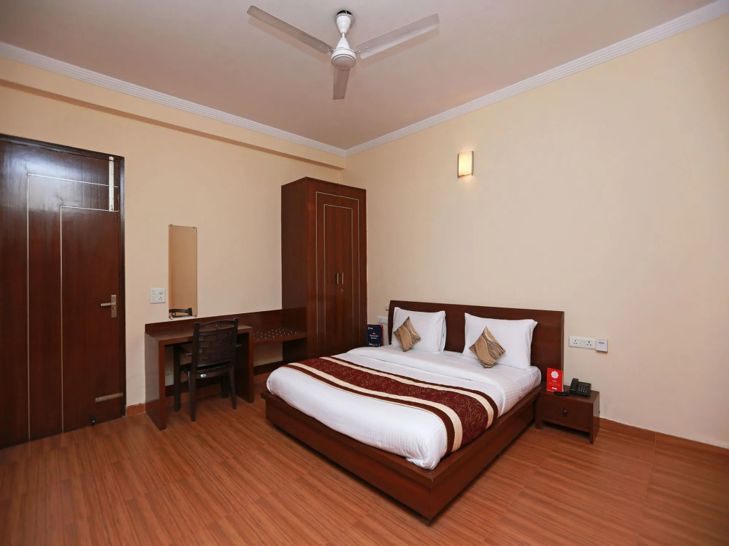 OYO 11600 Hotel Cosy Tree
