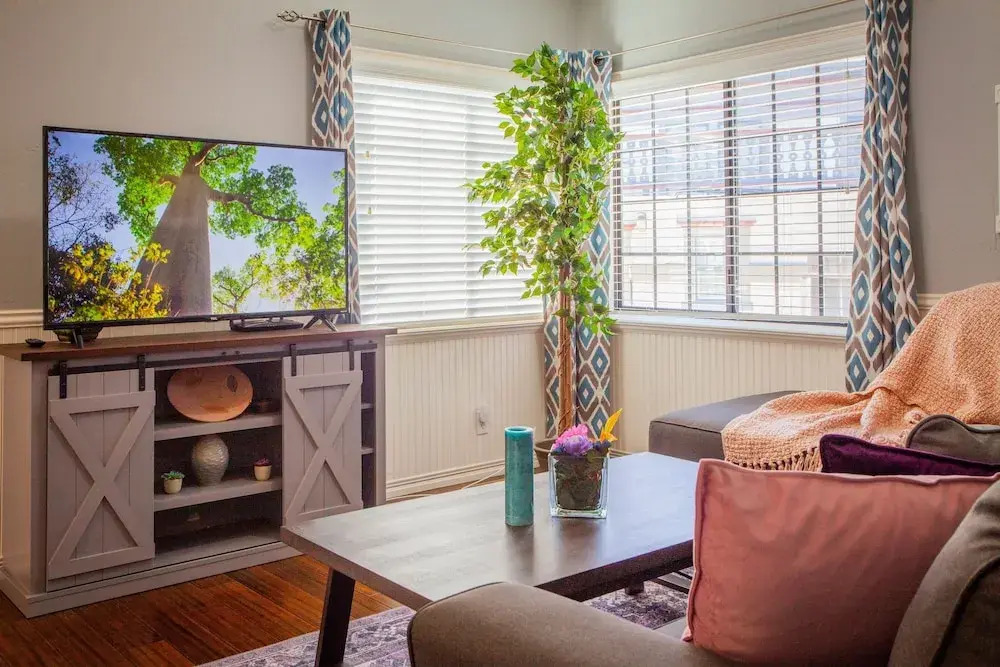Cute And Relaxing 2br House In Cherry Street District 2 Bedroom Home by Redawning
