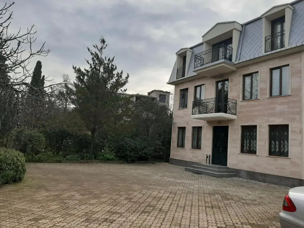 Lasha Guest House