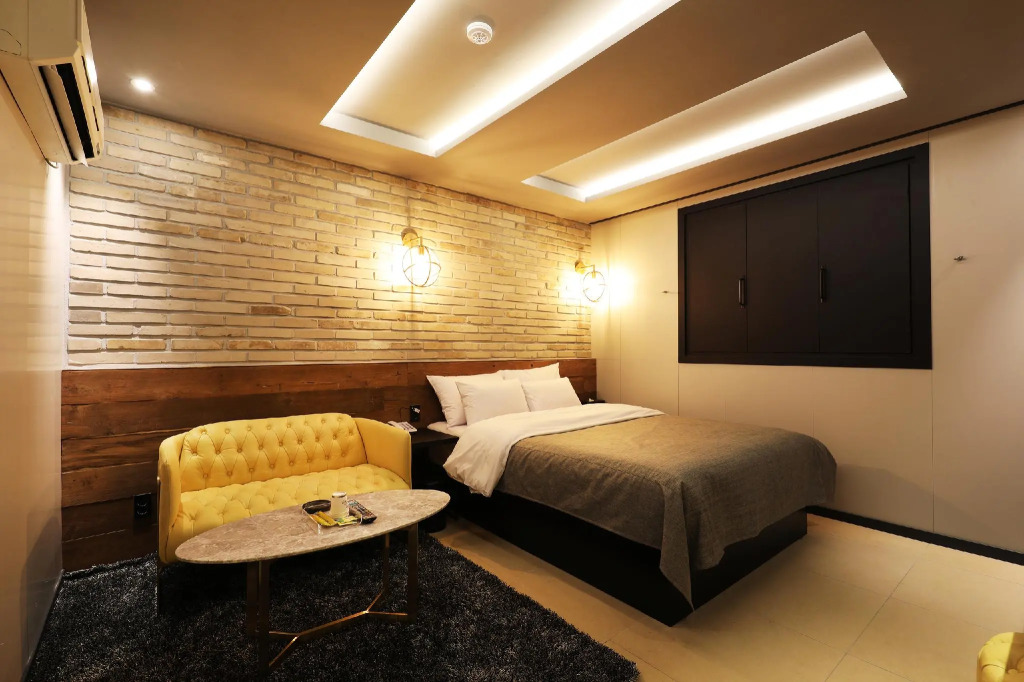 Rainbow Hotel