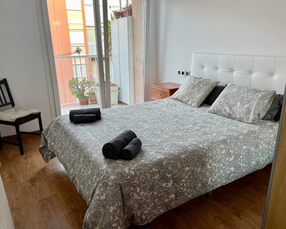 Amplio apartamento cerca FIRA y Centro