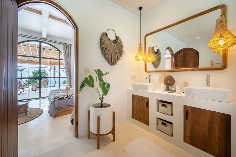 NEW ! Stunning 4BR Jungle View Villa in Lovina