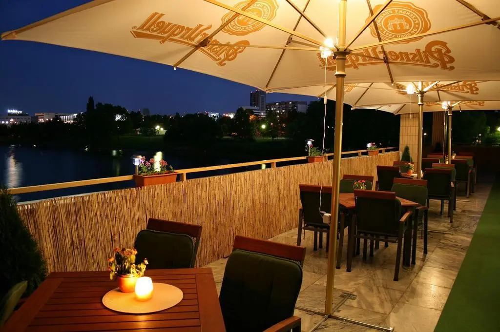 Hotel Junior