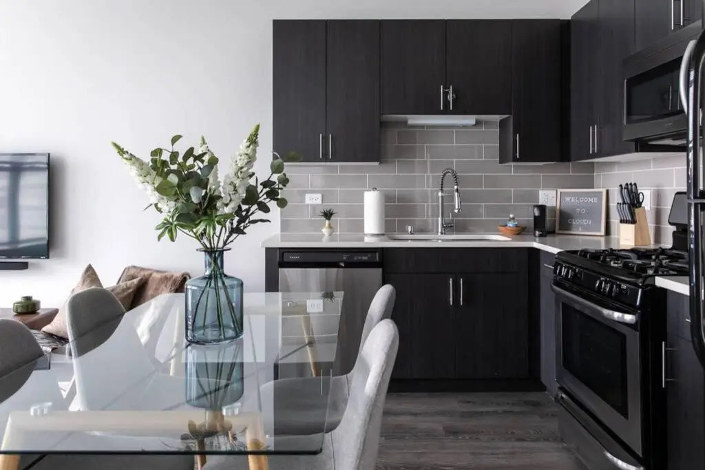 McCormick Place modern 2br-2ba Loft with optional parking for 6 guests