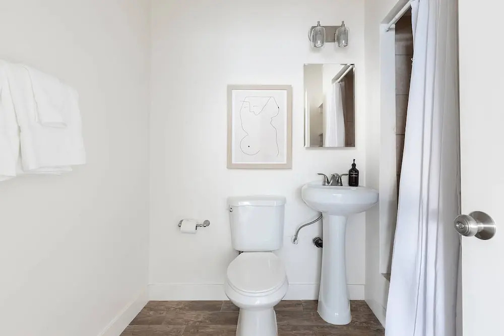 Grant Hill 2 Unit Buyout by Avantstay 7 BR 2 Unit Home w/ Patio