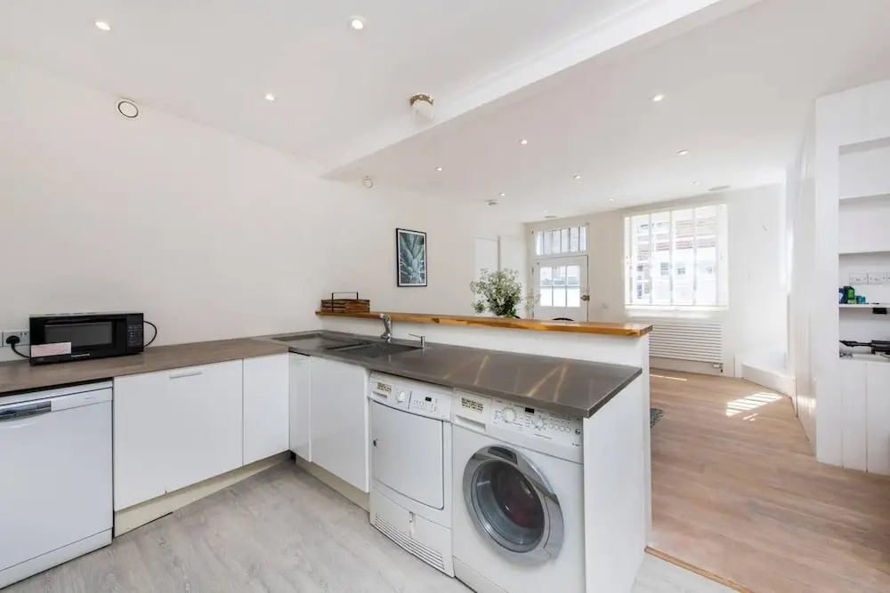 Divine 3-bed Mews House Battersea