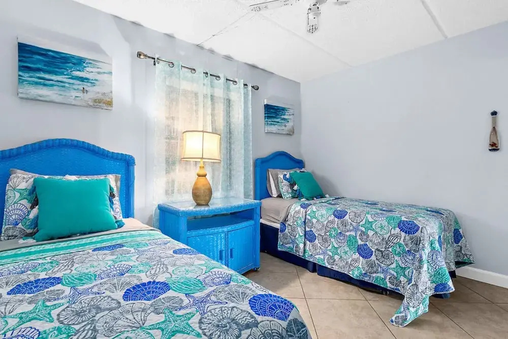 Spacious 2BR Resort Condo Beach, Hot Tubs & Family-friendly Fun