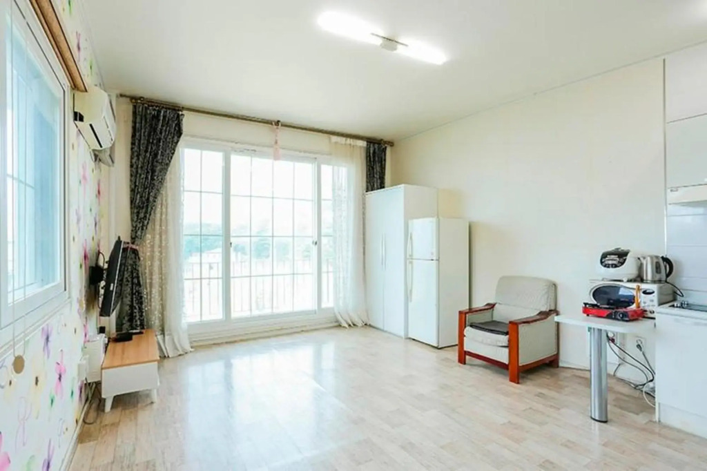 Seokmodo Beach White House Pension