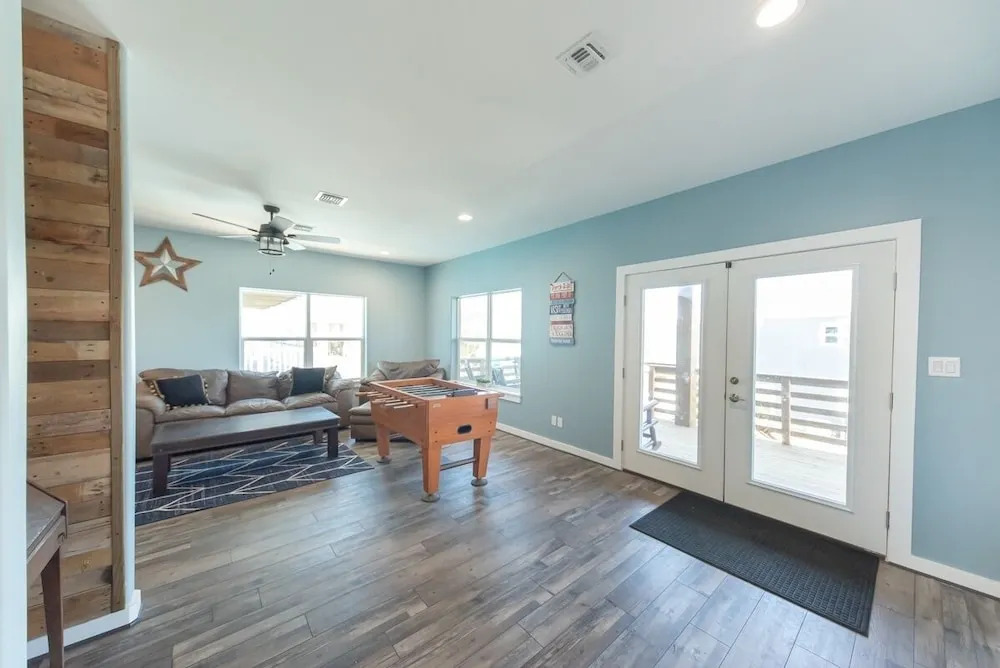 Big Blue - 4 Br Home