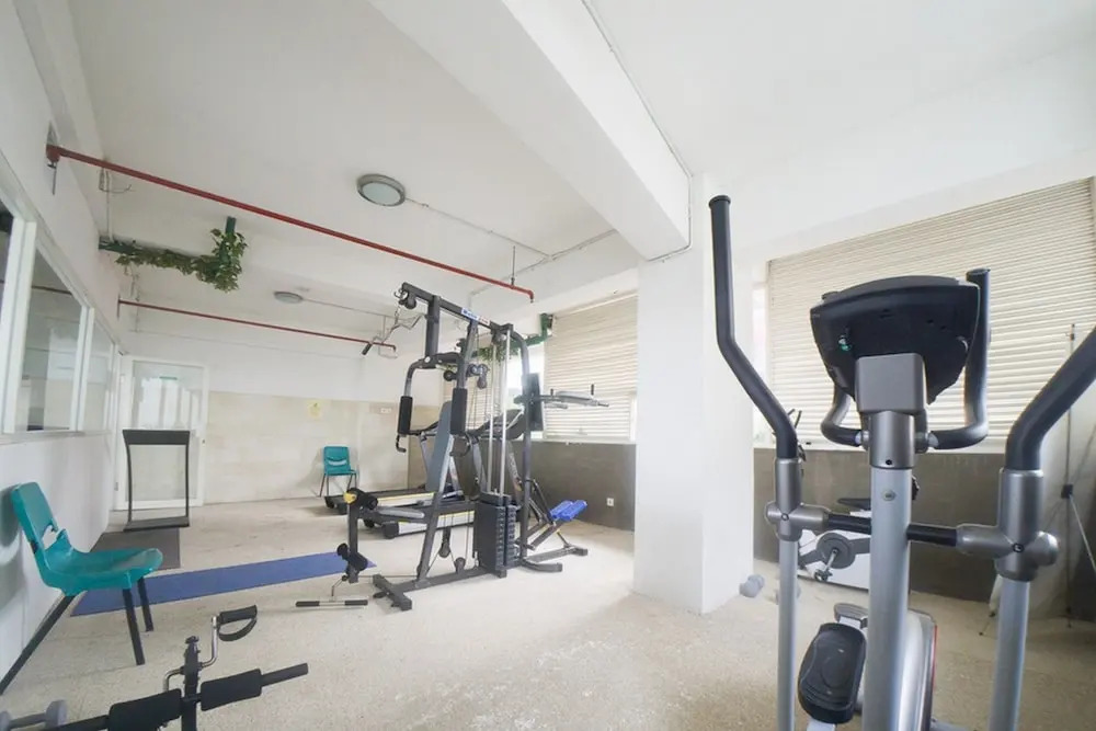 RedDoorz Apartment near Golden City Mall