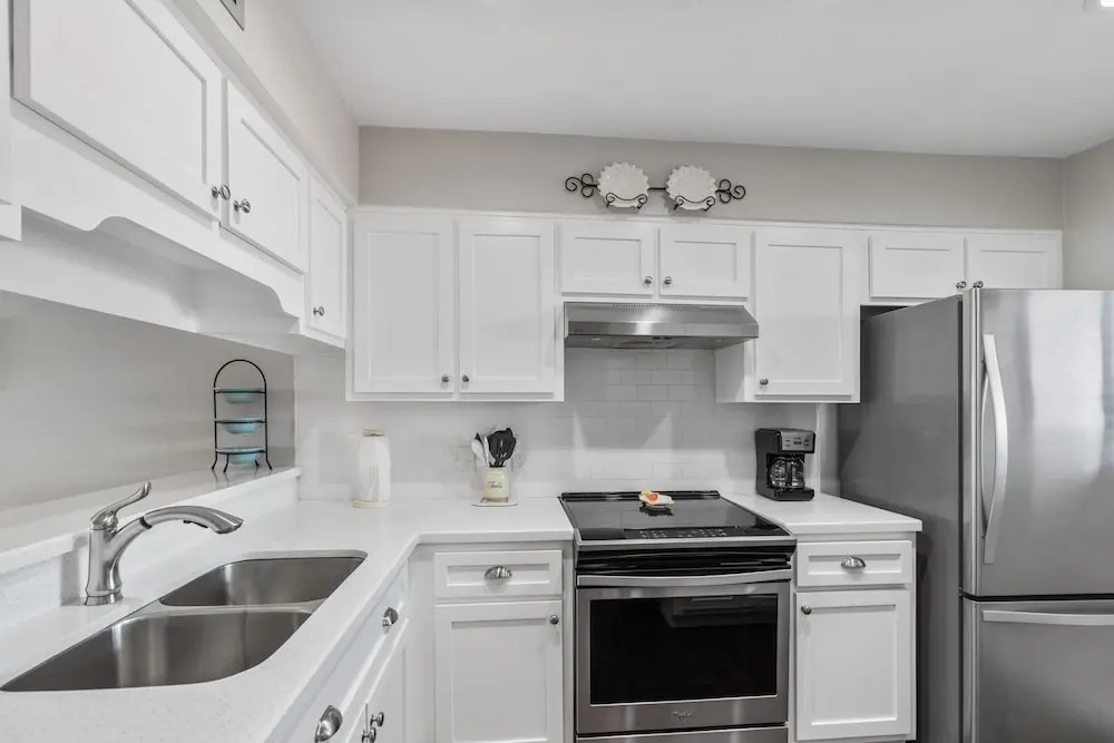 Salty Kiss 2 Bedroom Townhouse by RedAwning