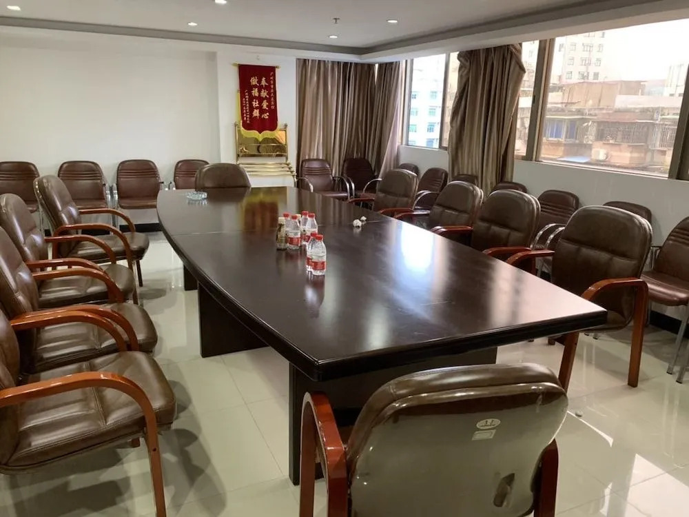Life Hotel (Ouzhuang Metro Station)