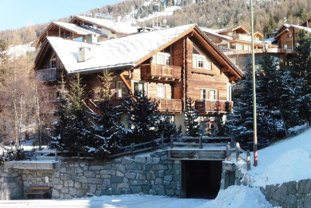 Chalet Snowflake