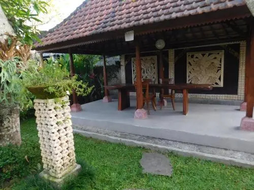Keong Sari Guest House