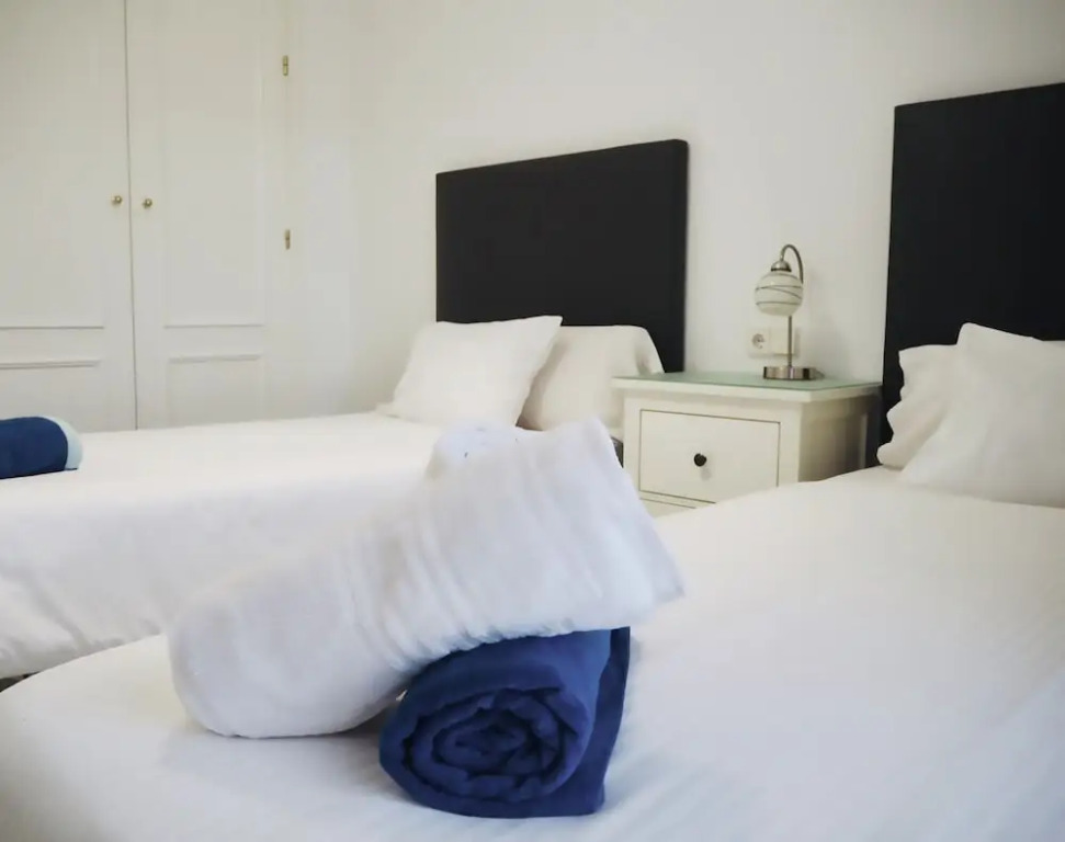 2F MTR - Marbella Temporary Rent 3bedrooms Old Town