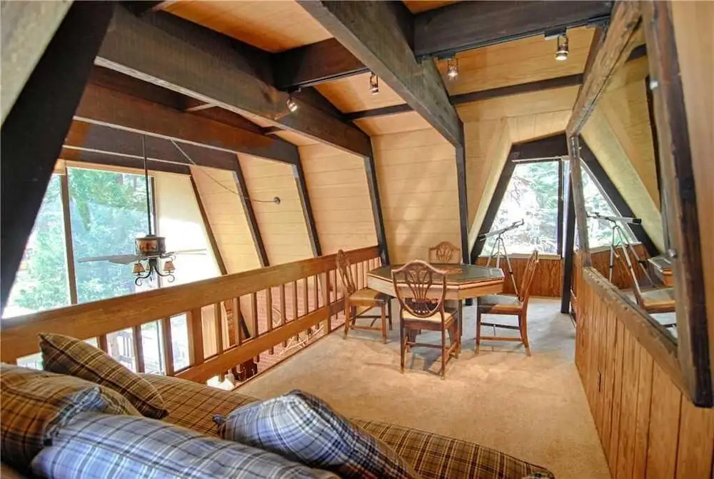 Large Deck and Bonus Room Plus Unique Features #146