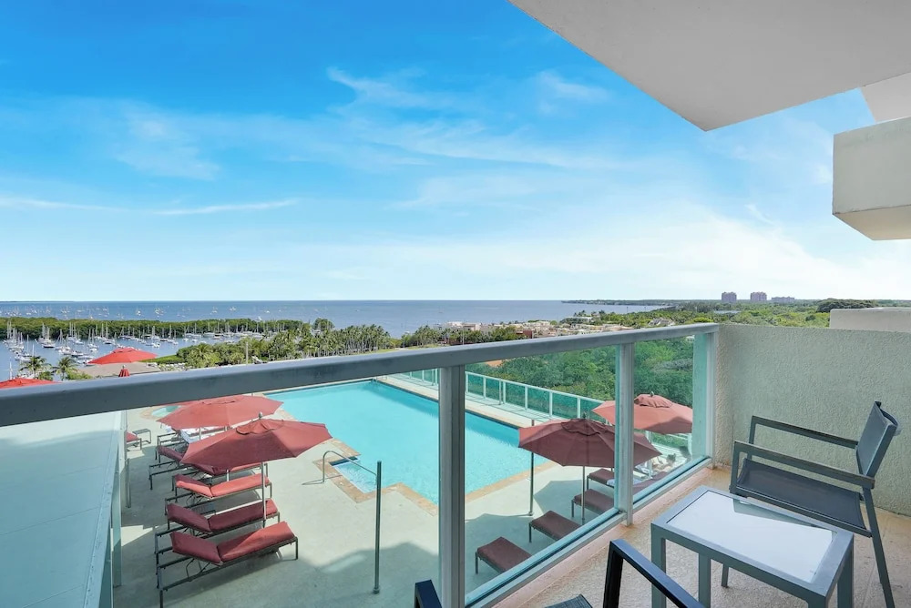 Tropical Paradise - Spacious 3-Bedroom