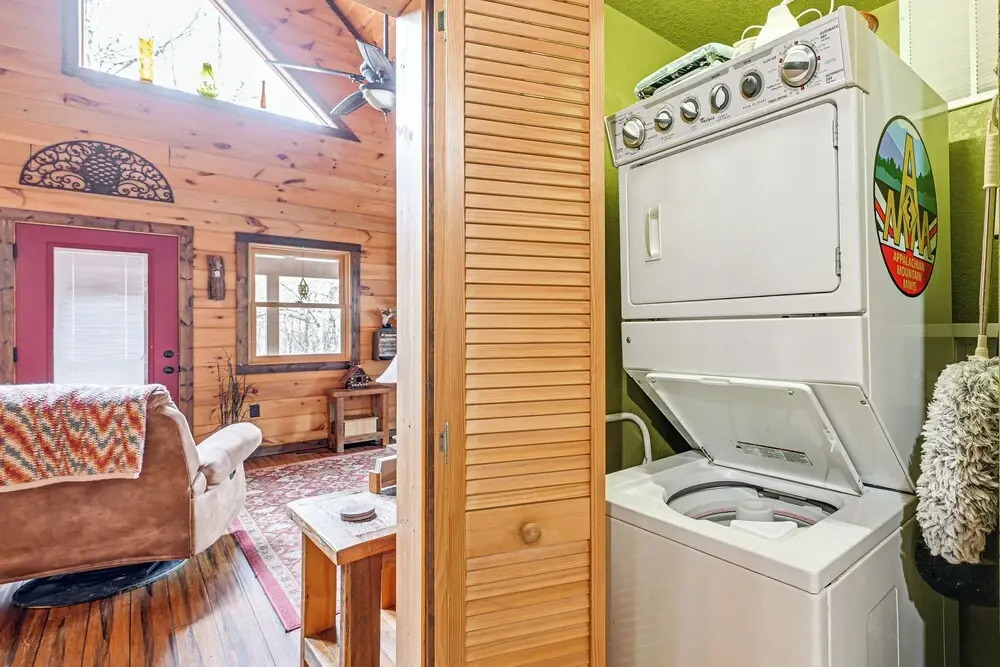Cozy Couples Getaway w/ Hot Tub: 'fox Ridge Cabin'