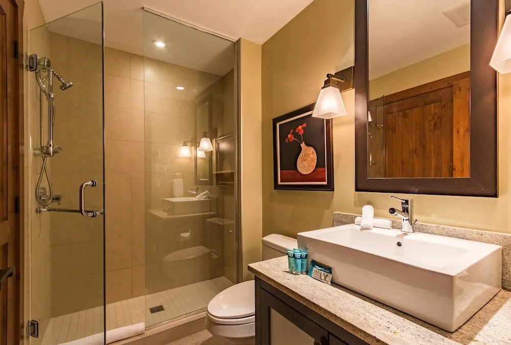 Cozy Lodge in the Mont Tremblant Ski Village