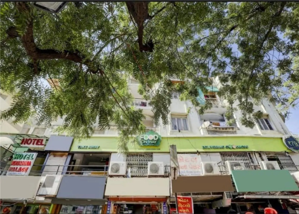 Hotel Krishna Palace Vastrapur