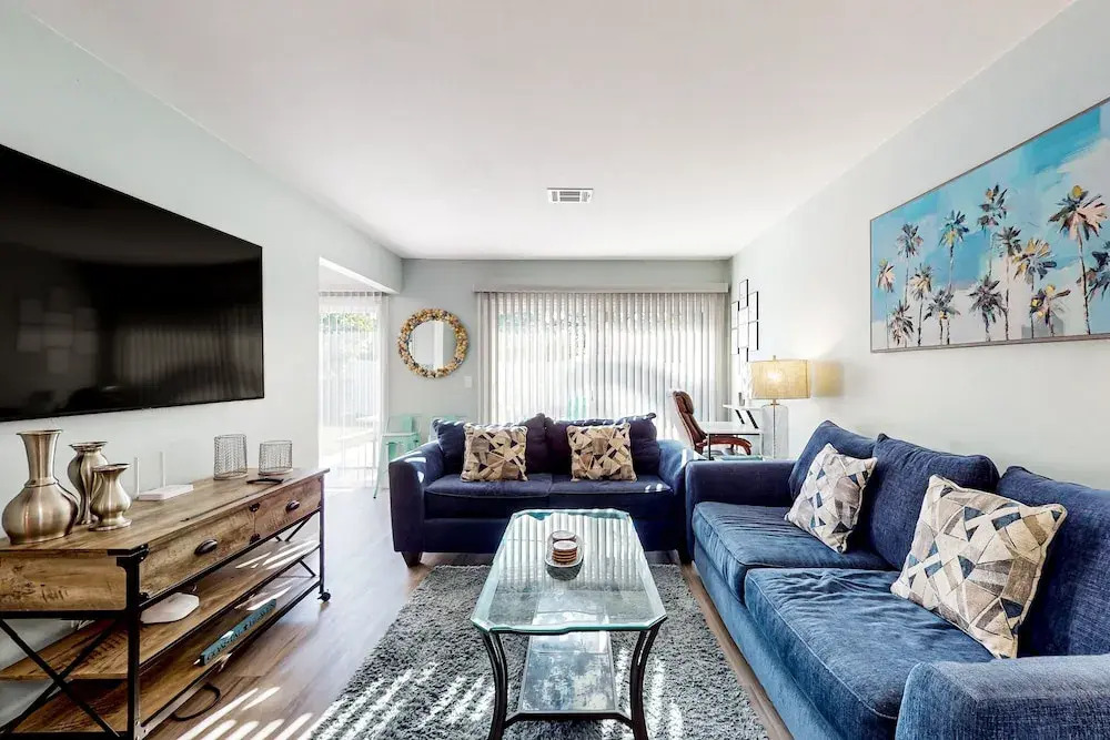 Water-view Dog-friendly Home With Outdoor Space & Entertainment Options
