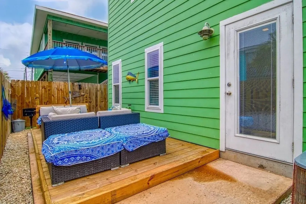 Beach Bear Lodge Unit 1 4 Bedrooms 3.5 Bathrooms Home