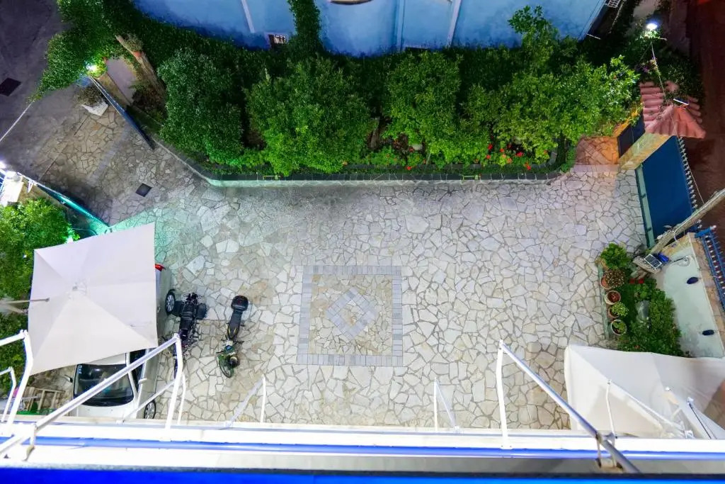 Elidon Apartments