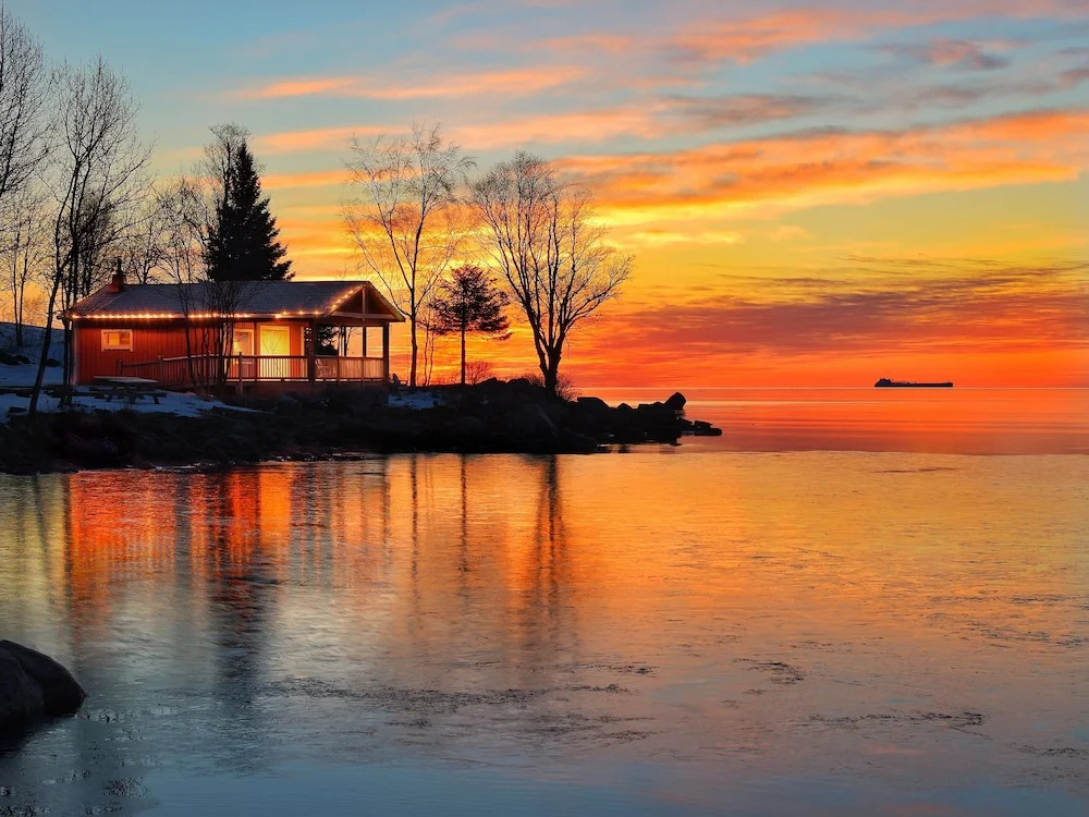 Cove Point Lodge