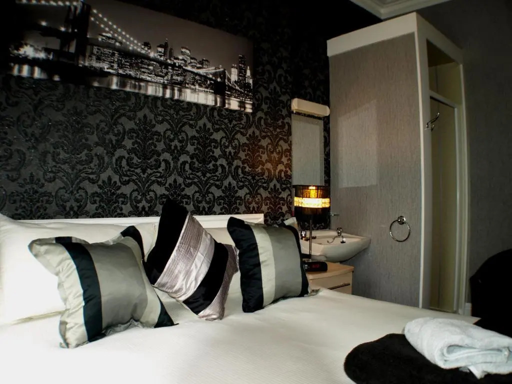 Vaila Guest House