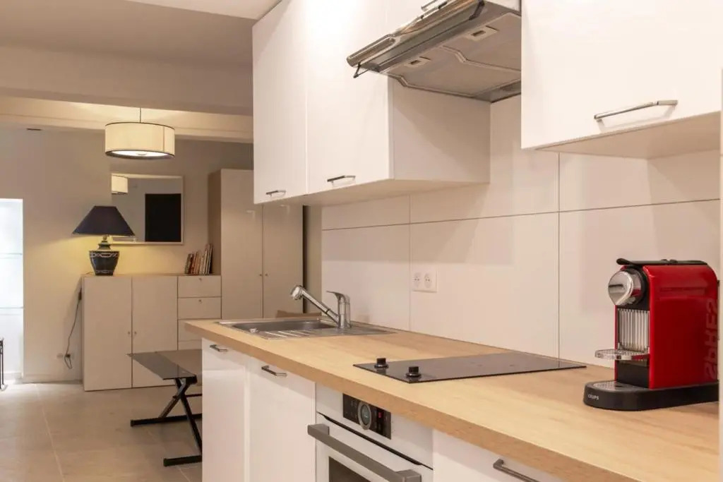 Air-conditioned furnished studio in a quiet area in the Viel Antibes