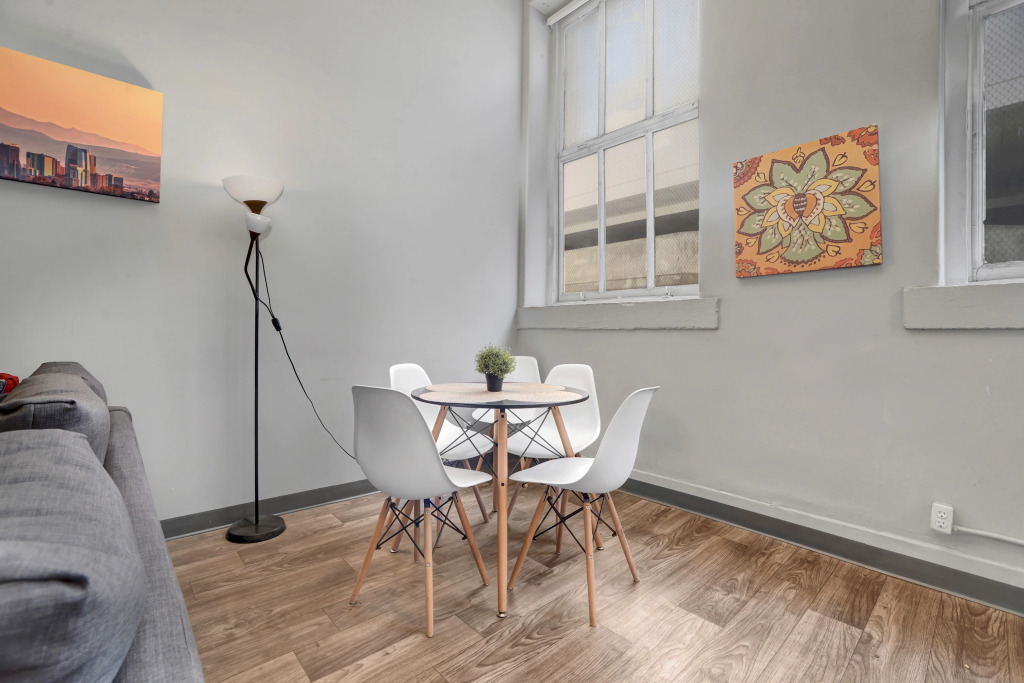 Comfortable 1BR Apt in historic Downtown building