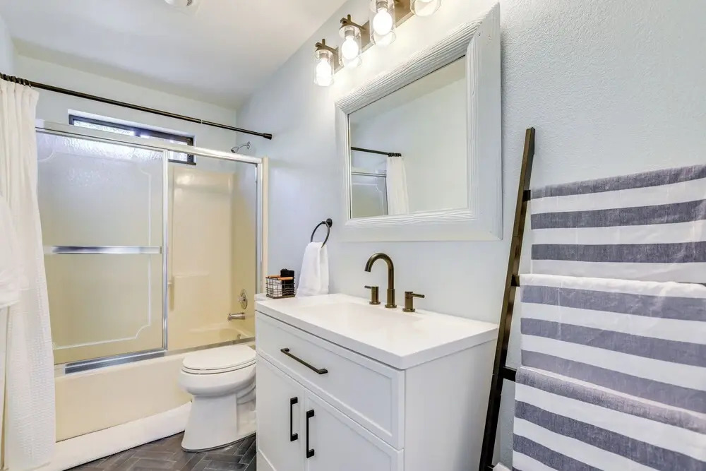Hot Tub & Community Perks: Sunriver Retreat