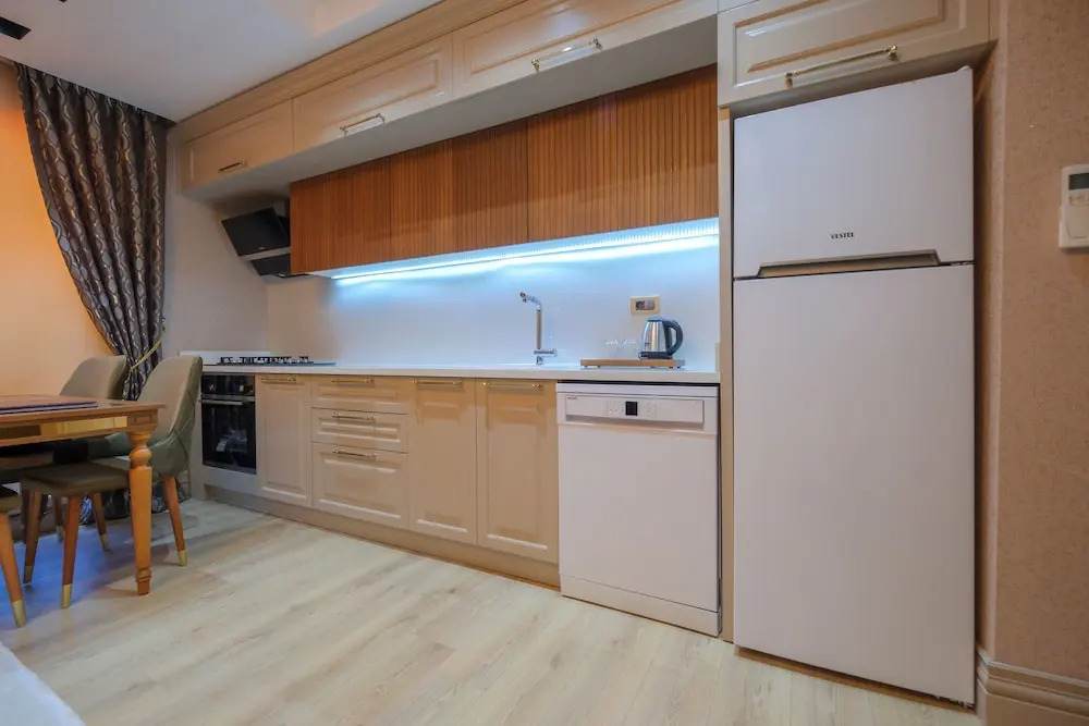 Отель Elysium Deluxe Suites
