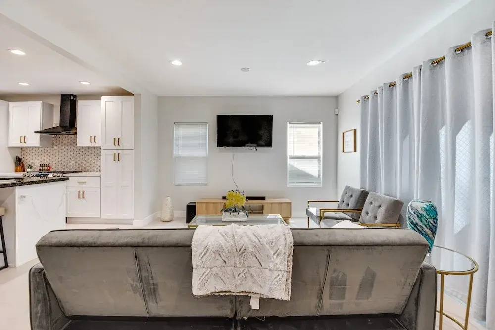 4 Mi to Sofi Stadium! 4BR Windsor Hills Retreat