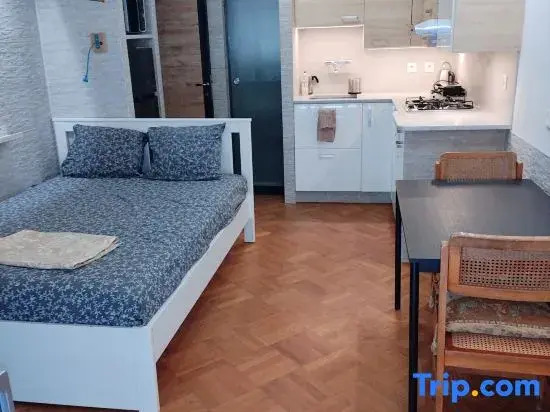 Seafront Apartment with Sea View YR11