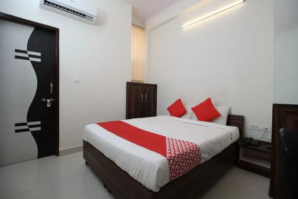 Oyo Flagship 33020 Kusum Vihar Jagat Pura