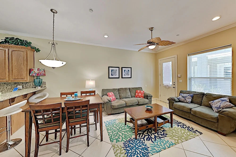 Bright Beach W/ Pool - Steps To The Sand! 2 Bedroom Condo