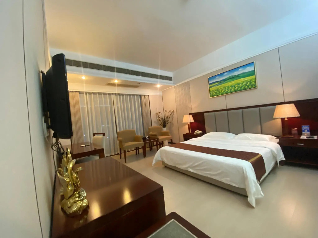 Yinfeng Hotel Guangzhou North Station Branch, Huacheng Road Subway Station Branch