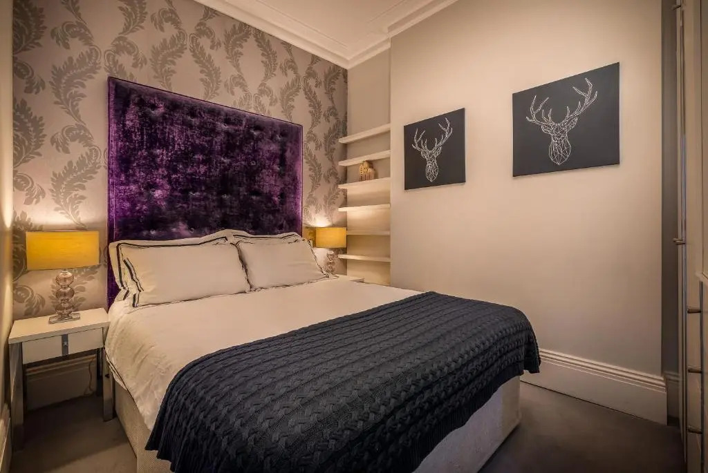 Stunning 1Bd with Castle View