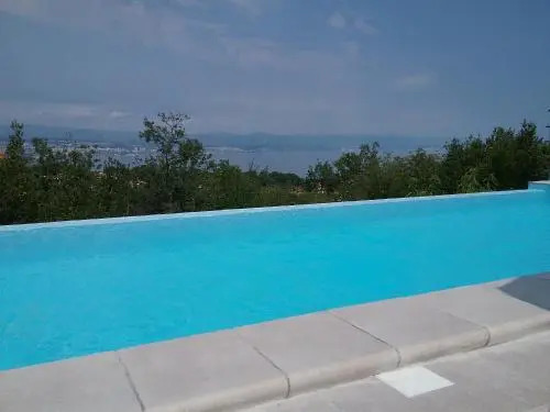 Tranquity Studio Apartment Ika