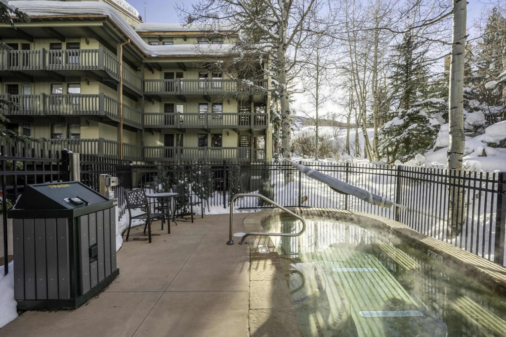 True Ski-In Ski-Out 2 BR Condo with Hot Tub